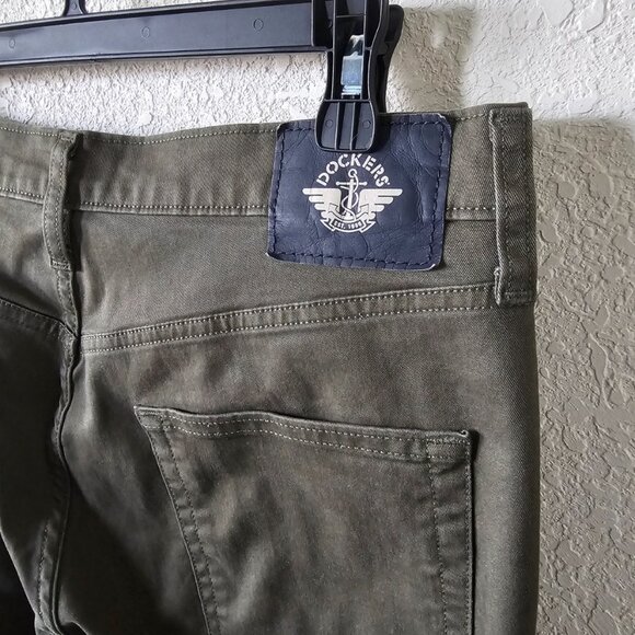 Dockers Straight Fit Pant - Picture 5 of 5